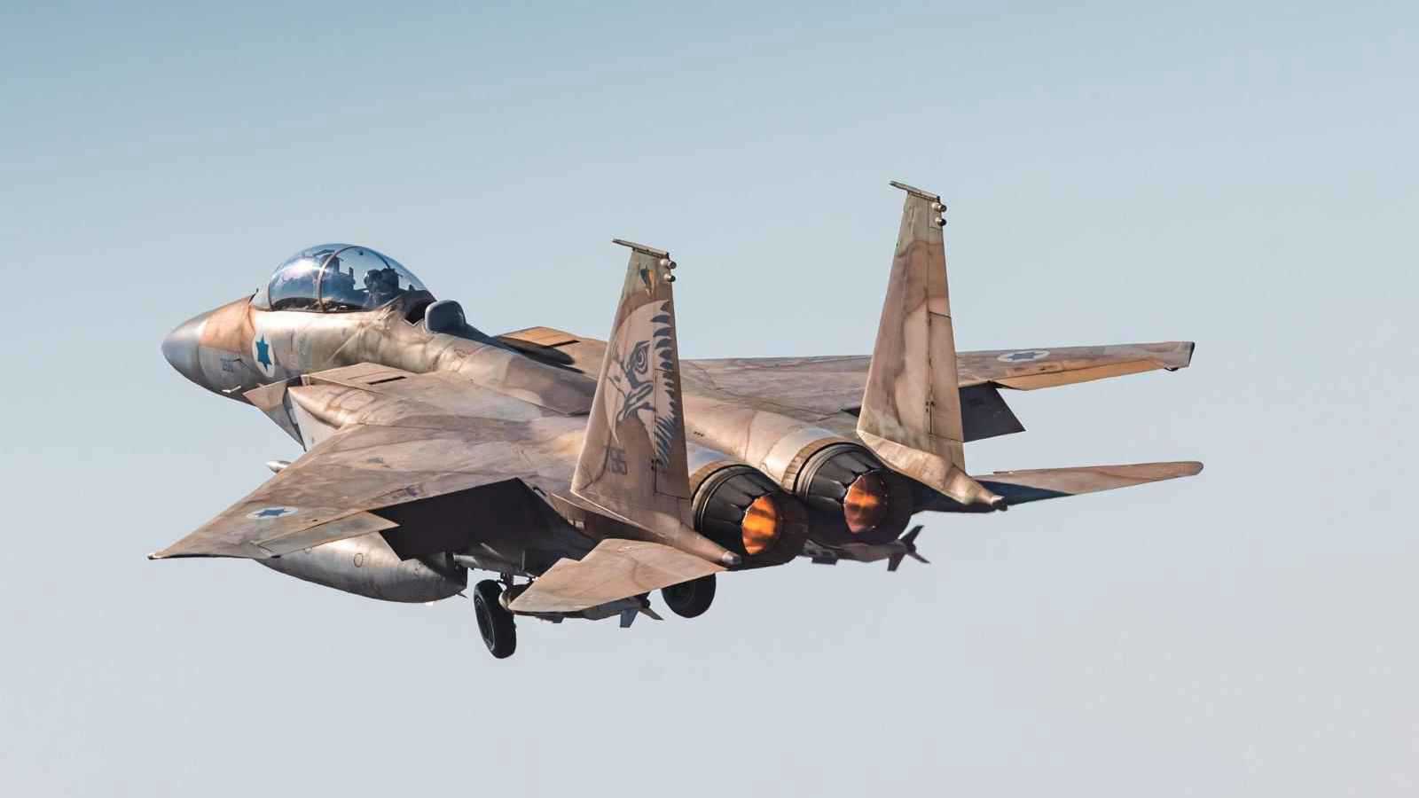 وسط تهديدات إسرائيل.. أصوات طيران تثير الرعب في إيران