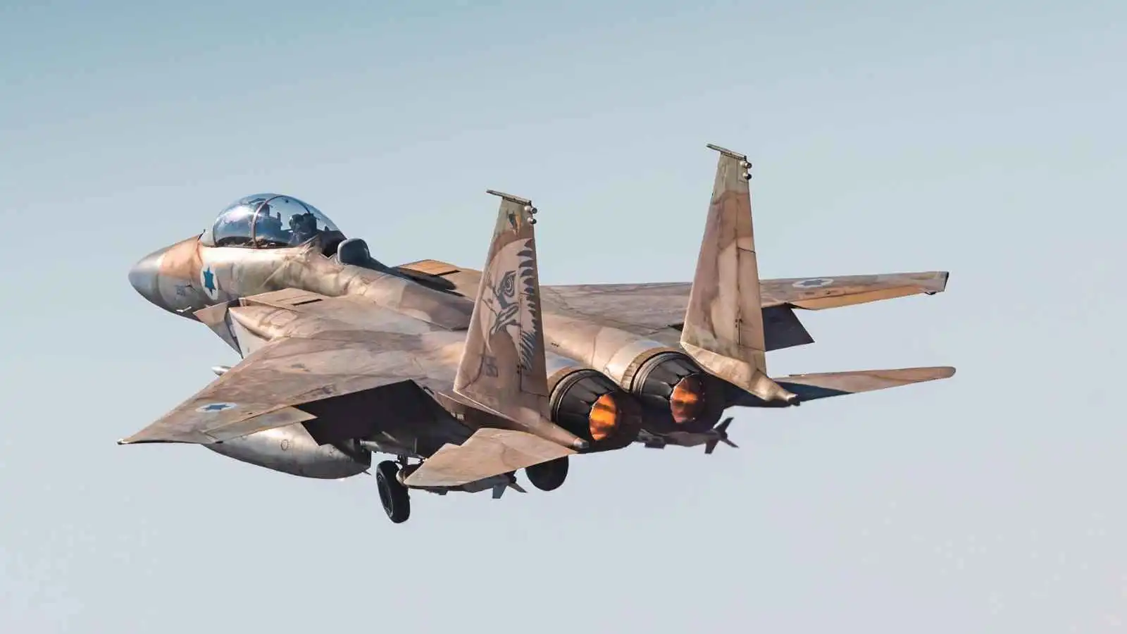 وسط تهديدات إسرائيل.. أصوات طيران تثير الرعب في إيران