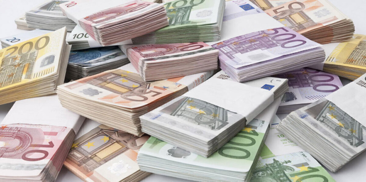 اليورو يرتفع إلى أعلى مستوى له في 23 شهرًا