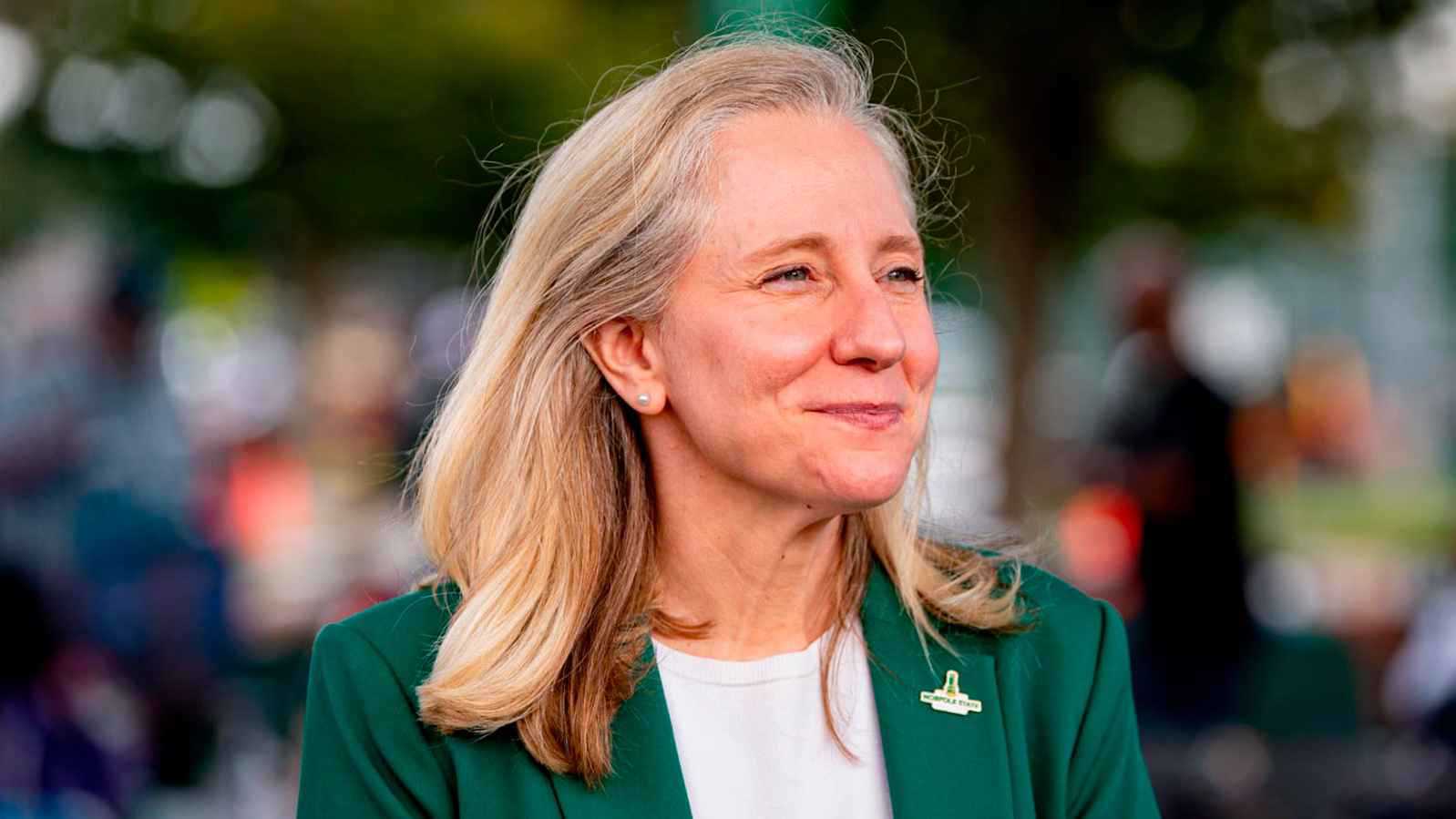 "ضربة لترامب".. انتخاب الديمقراطية أبيغيل سبانبرغر حاكمة لفيرجينيا