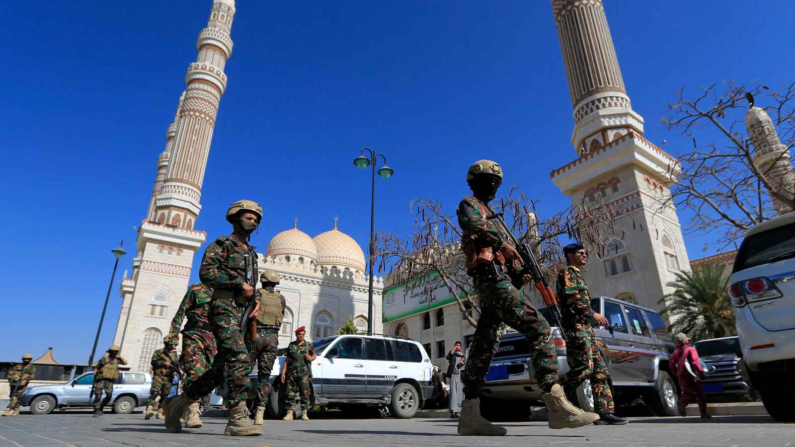 "تهريب سجناء".. واقعة جديدة تثير غضب اليمنيين ضد ميليشيا الحوثي (فيديو)