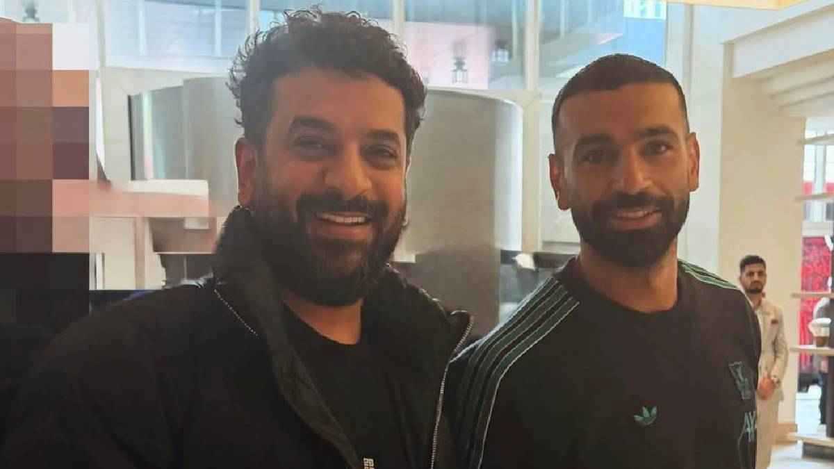 بشرى لجمهور الاتحاد السعودي.. من هو عمر بغلف الذي ظهر برفقة محمد صلاح؟