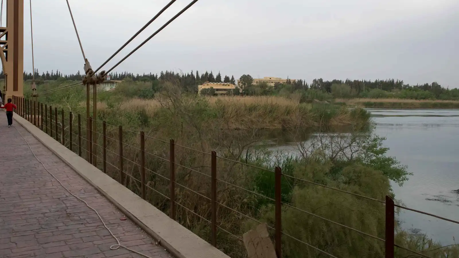 جثة سيدة "مكبلة" في نهر الفرات بريف دير الزور