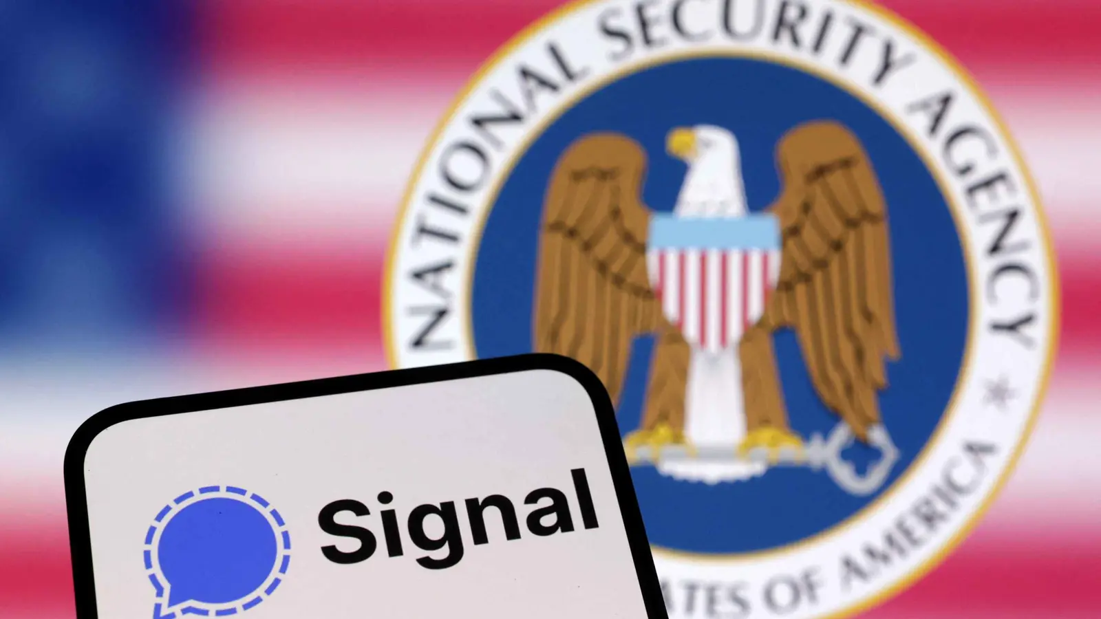 "سيغنال غيت".. أمر قضائي بالاحتفاظ برسائل خطط هجوم اليمن