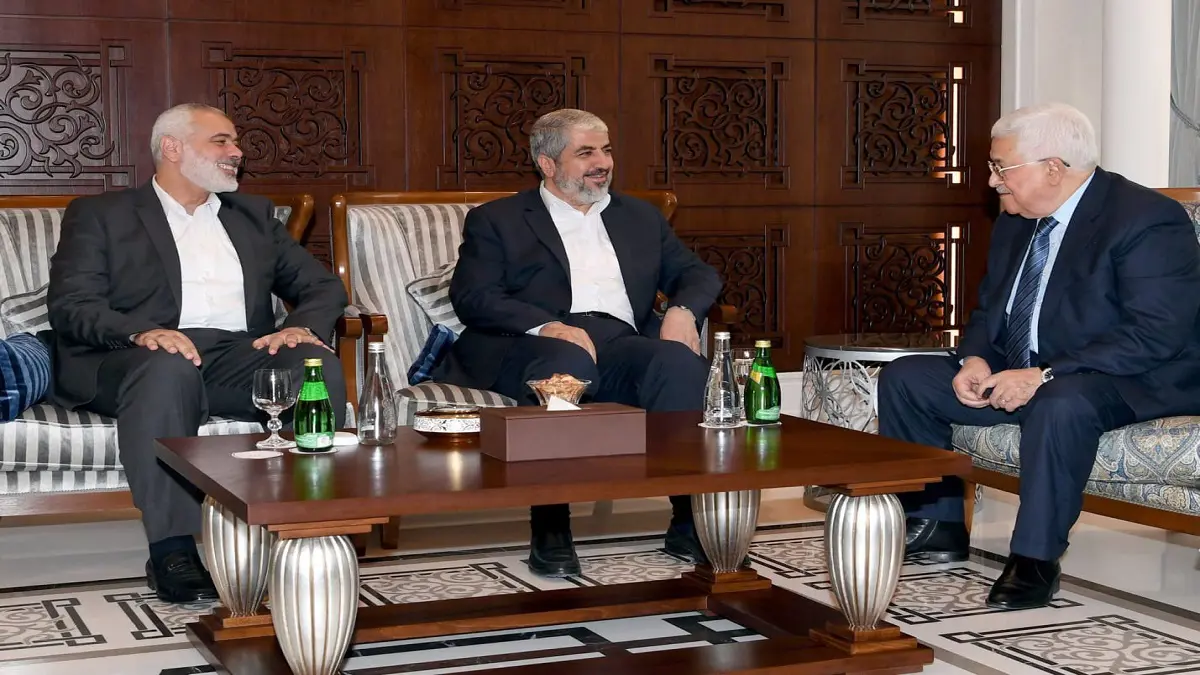 بعد أشهر من القطيعة.. هنية ومشعل يهاتفان الرئيس الفلسطيني محمود عباس‎