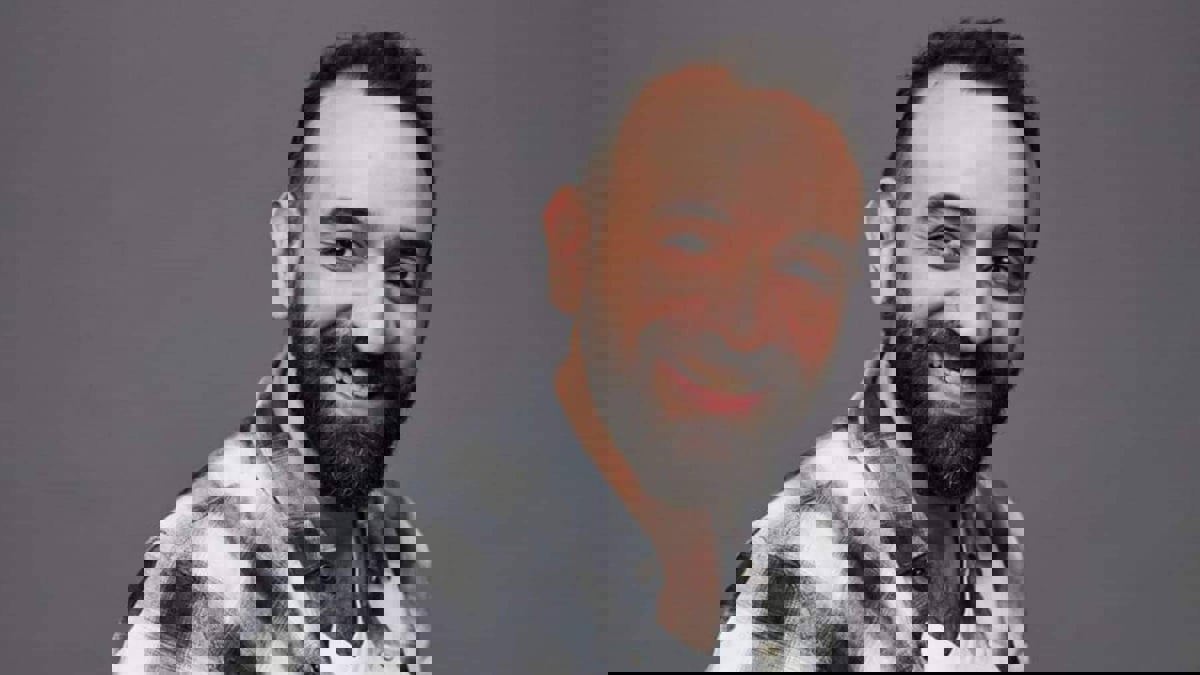 المخرج عمرو سلامة: فتيات المناطق الشعبية بمصر لا يستطعن الخروج دون حجاب