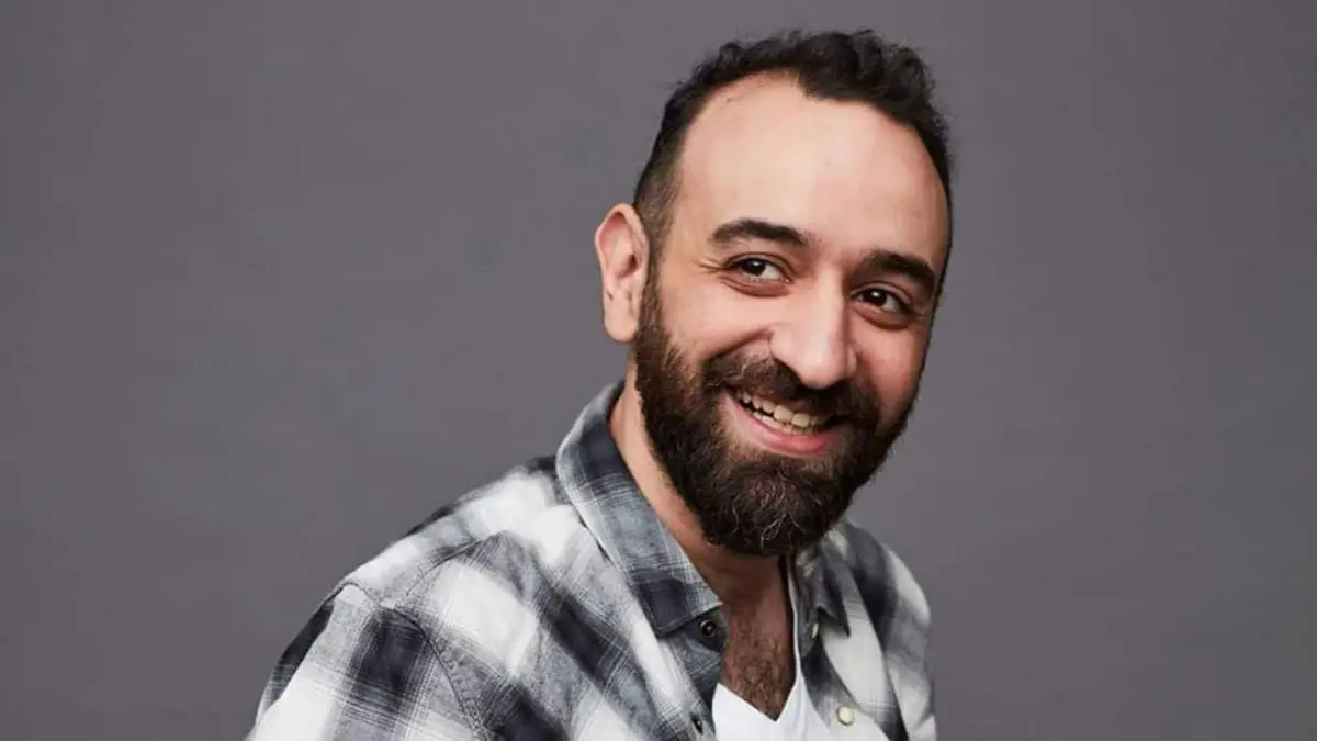 المخرج عمرو سلامة: فتيات المناطق الشعبية بمصر لا يستطعن الخروج دون حجاب