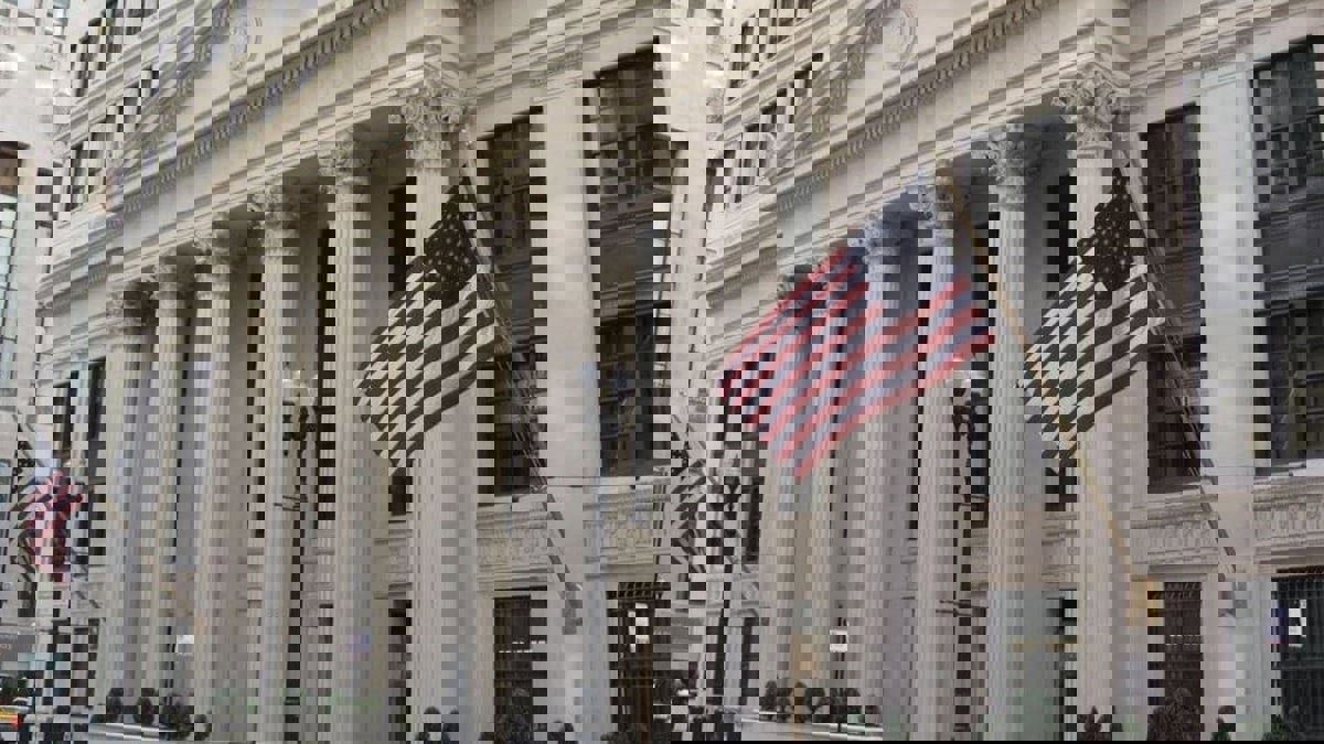 المركزي الأمريكي يرفع أسعار الفائدة بمقدار نصف نقطة مئوية