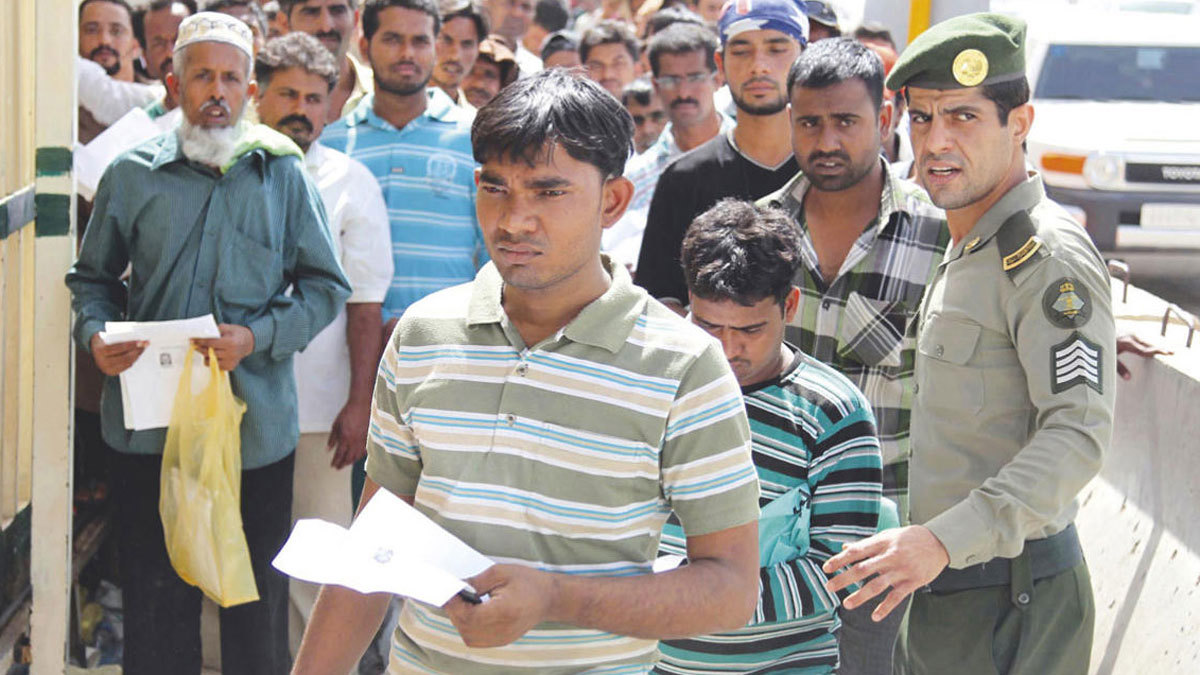 العمل السعودية توضح حقيقة تثبيت المقابل المالي للعمالة الوافدة وإلغائه عن المرافقين