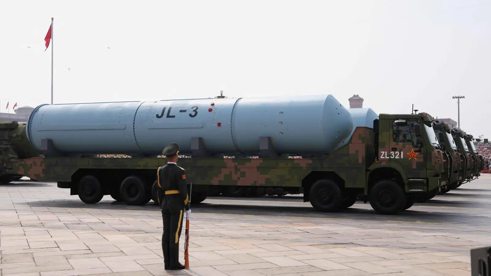 الجيش الصيني يعرض صواريخ نووية عابرة للقارات