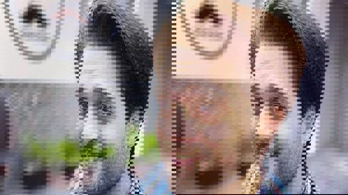 عمر خورشيد يطالب بشطب أكرم حسني من النقابات الفنية المصرية