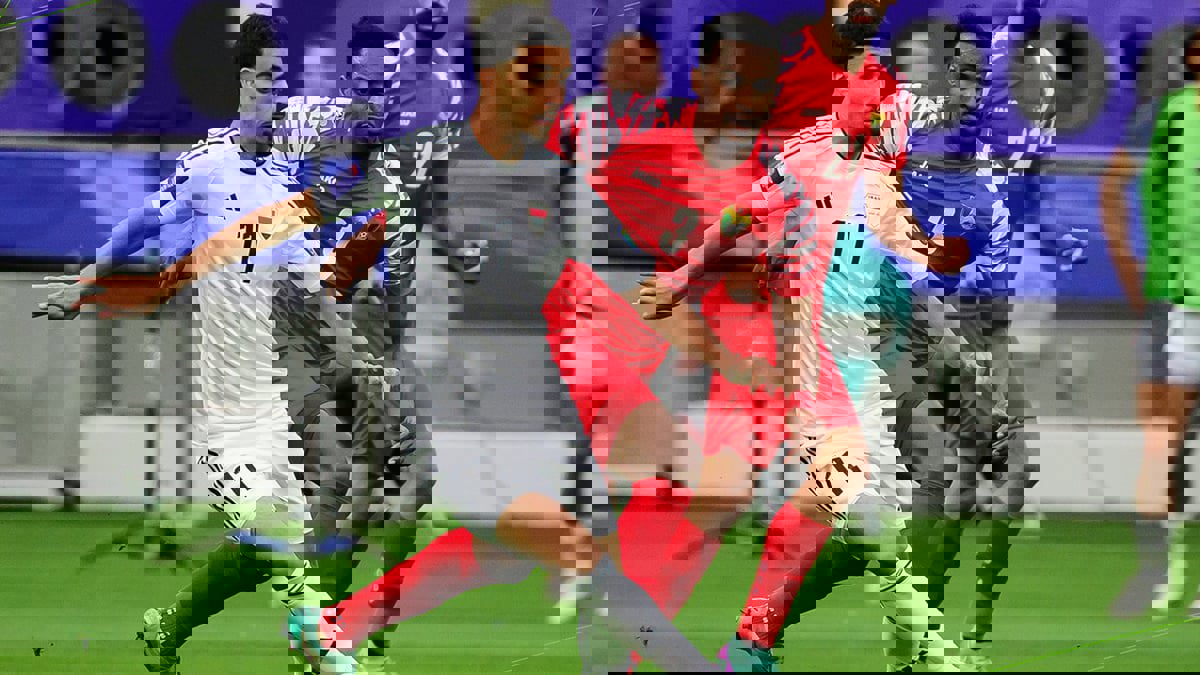 زيدان إقبال يخرج من مباراة الأردن والعراق باكيًا (فيديو)