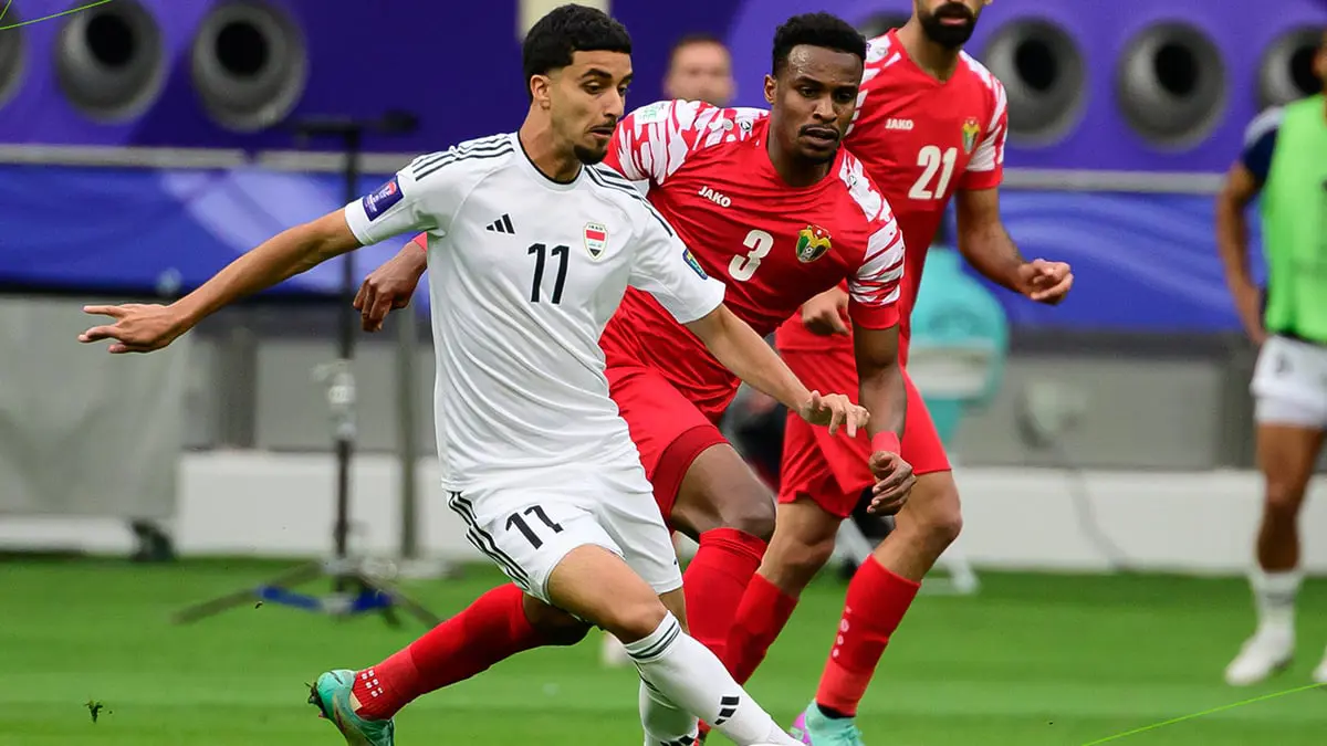 زيدان إقبال يخرج من مباراة الأردن والعراق باكيًا (فيديو)