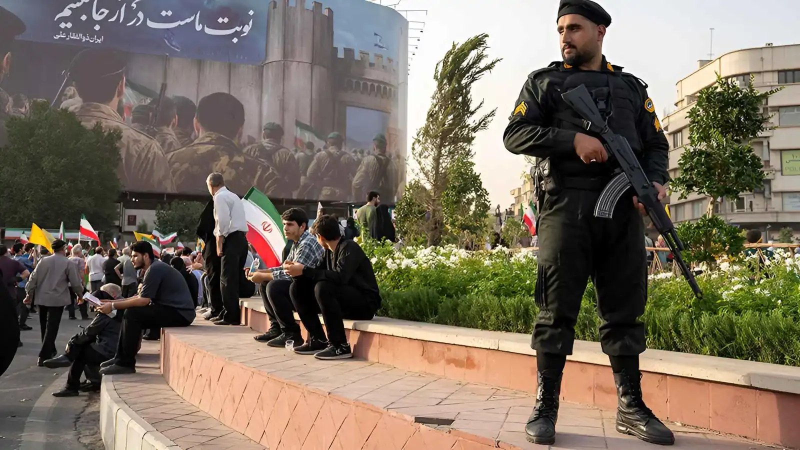 تضخم وبطالة.. مسؤولون إيرانيون يحذرون من انهيار اقتصادي وشيك