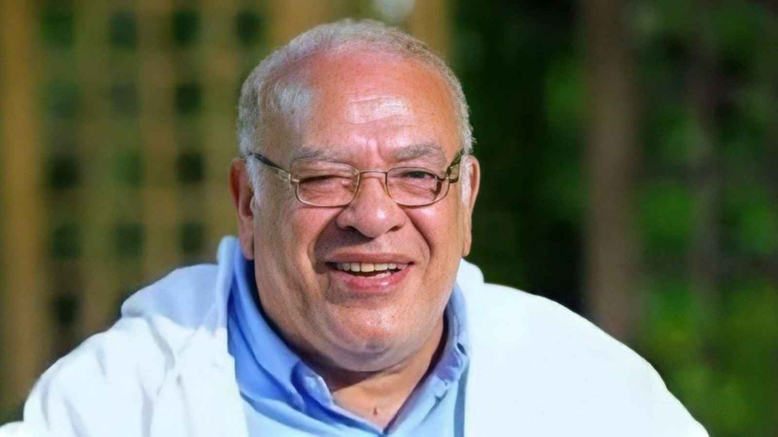 بعد تصدره الترند.. صلاح عبد الله يتغزل في "كلب الأهرامات"