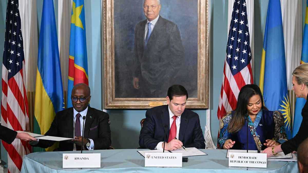 السلام أم النفوذ الاقتصادي.. جدل حول "صفقات" ترامب في وسط أفريقيا