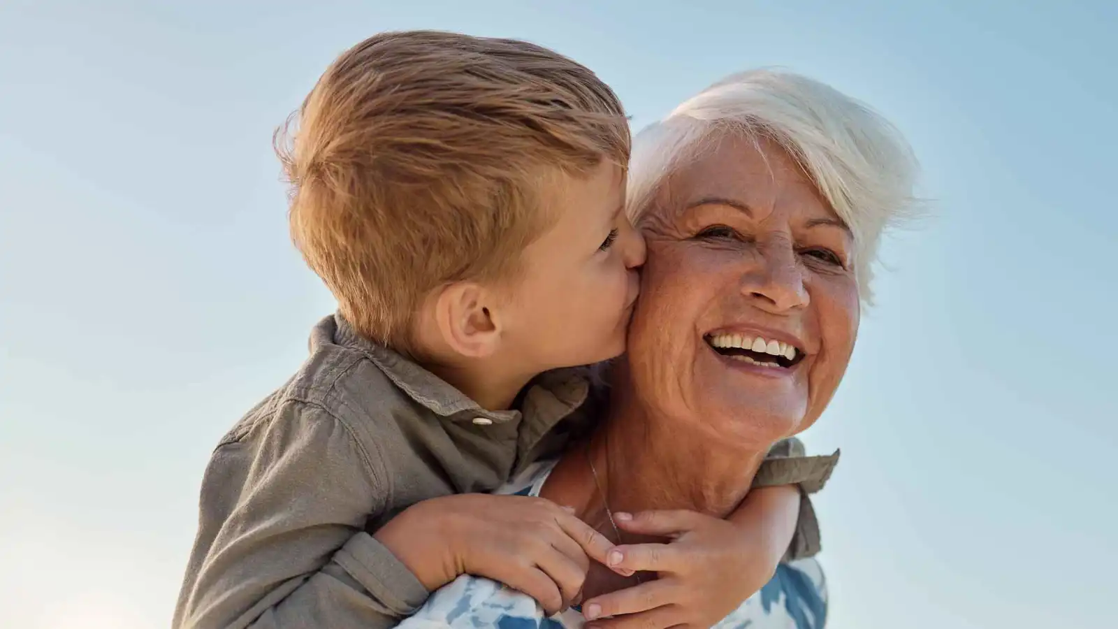 رغم الفوائد.. رعاية الأحفاد تزيد خطر الاكتئاب