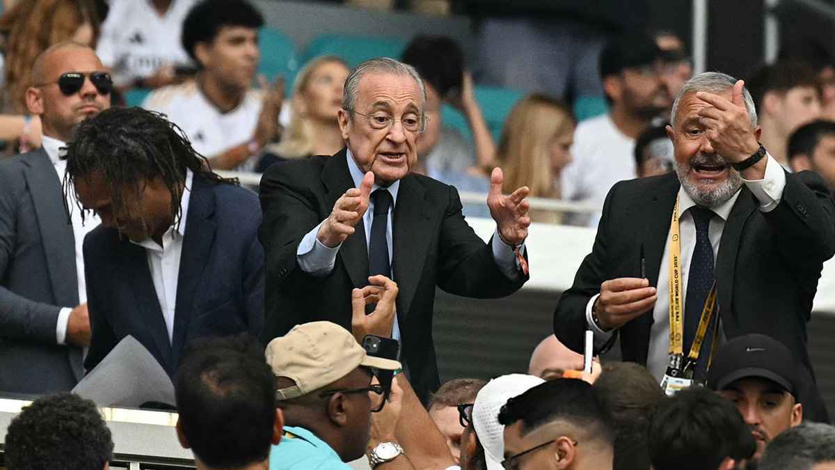 أول تعليق من فلورنتينو بيريز بعد فضيحة ريال مدريد أمام سان جيرمان (فيديو)