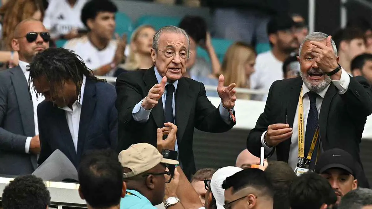 أول تعليق من فلورنتينو بيريز بعد فضيحة ريال مدريد أمام سان جيرمان (فيديو)