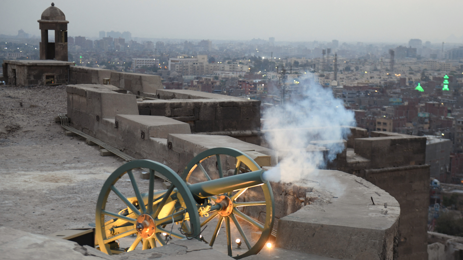 مدفع رمضان.. تراث متجدد وتاريخ معتق بالبهجة