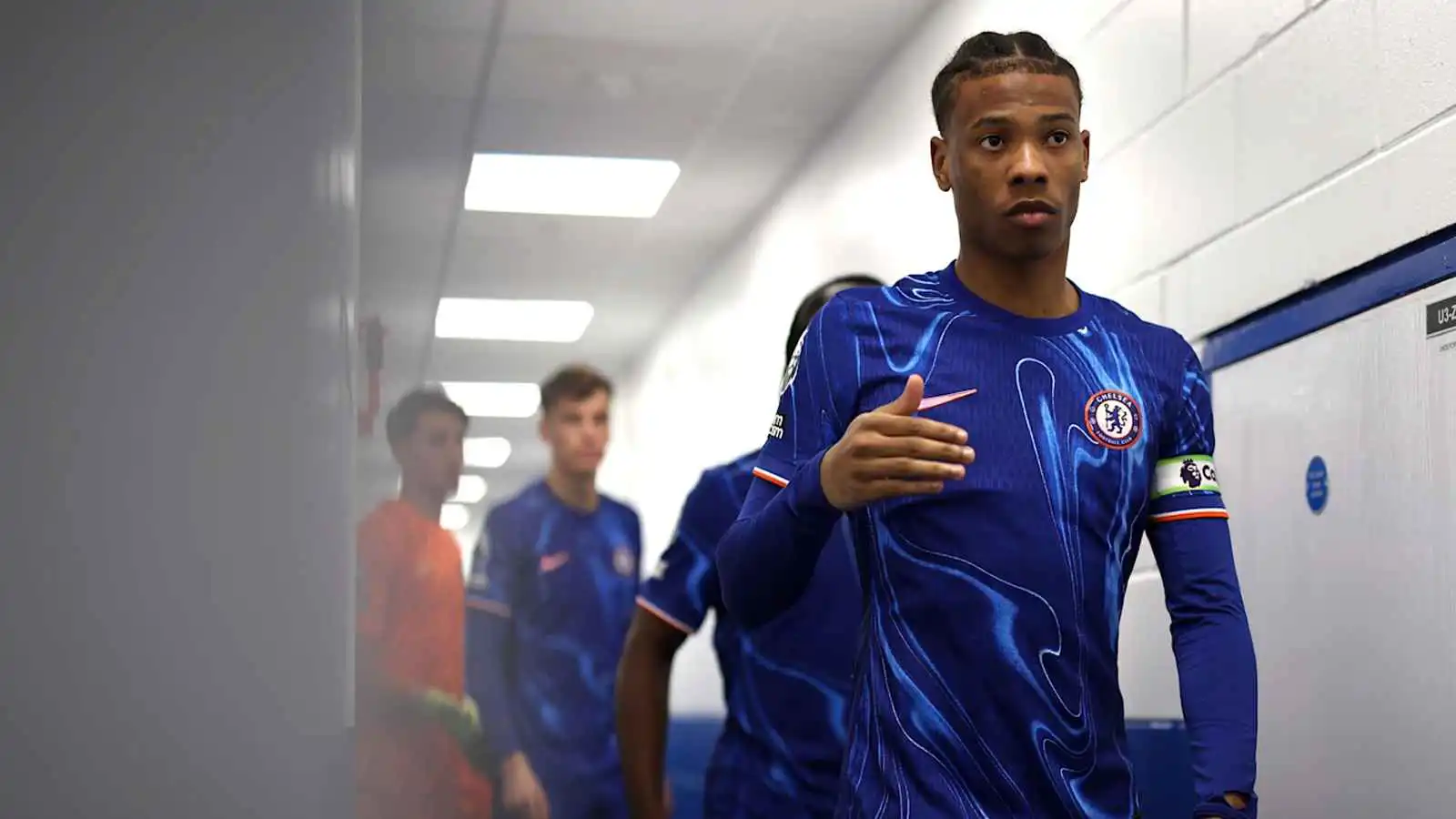 أغرب قصص الميركاتو.. لاعب ينضم لـ3 أندية في شهر (فيديو إرم)