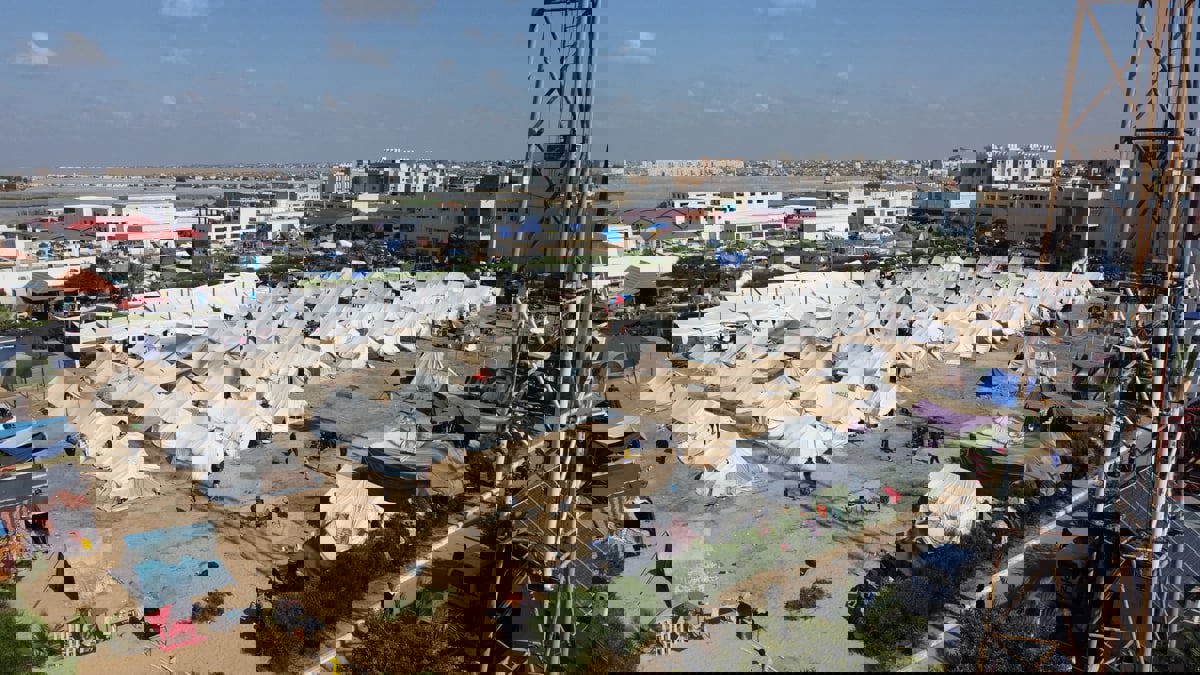 مخيم أممي في خان يونس لإيواء النازحين من شمال غزة 