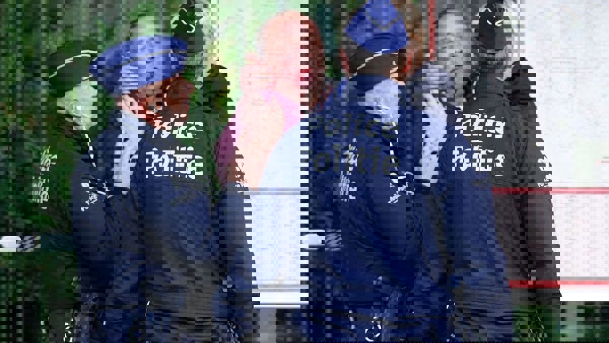 باستخدام رزاز الفلفل.. الشرطة البلجيكية تصيب جماهير وست هام بالعمى المؤقت 