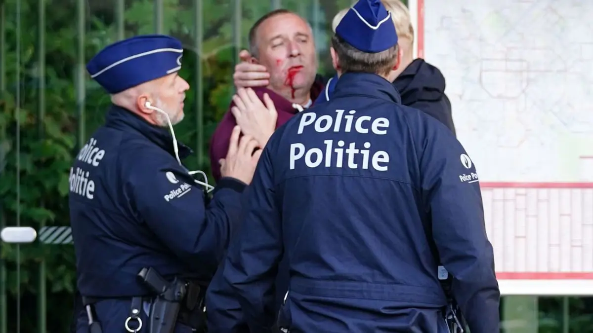 باستخدام رزاز الفلفل.. الشرطة البلجيكية تصيب جماهير وست هام بالعمى المؤقت 