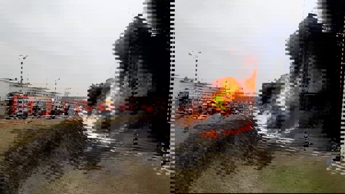 موسكو تتهم وكييف تنفي.. تضارب معلومات بعد حريق ضخم بمركز إمداد روسي