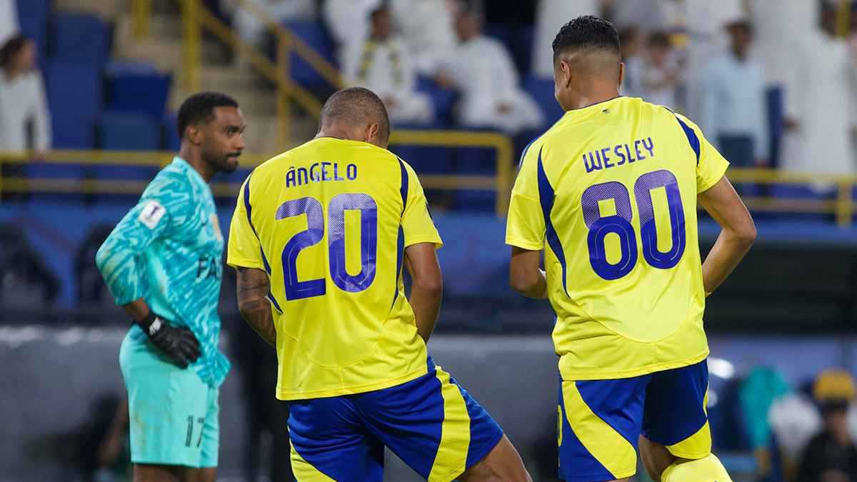 أنت خارج حساباتي.. جيسوس يطالب نجم النصر السعودي بالرحيل