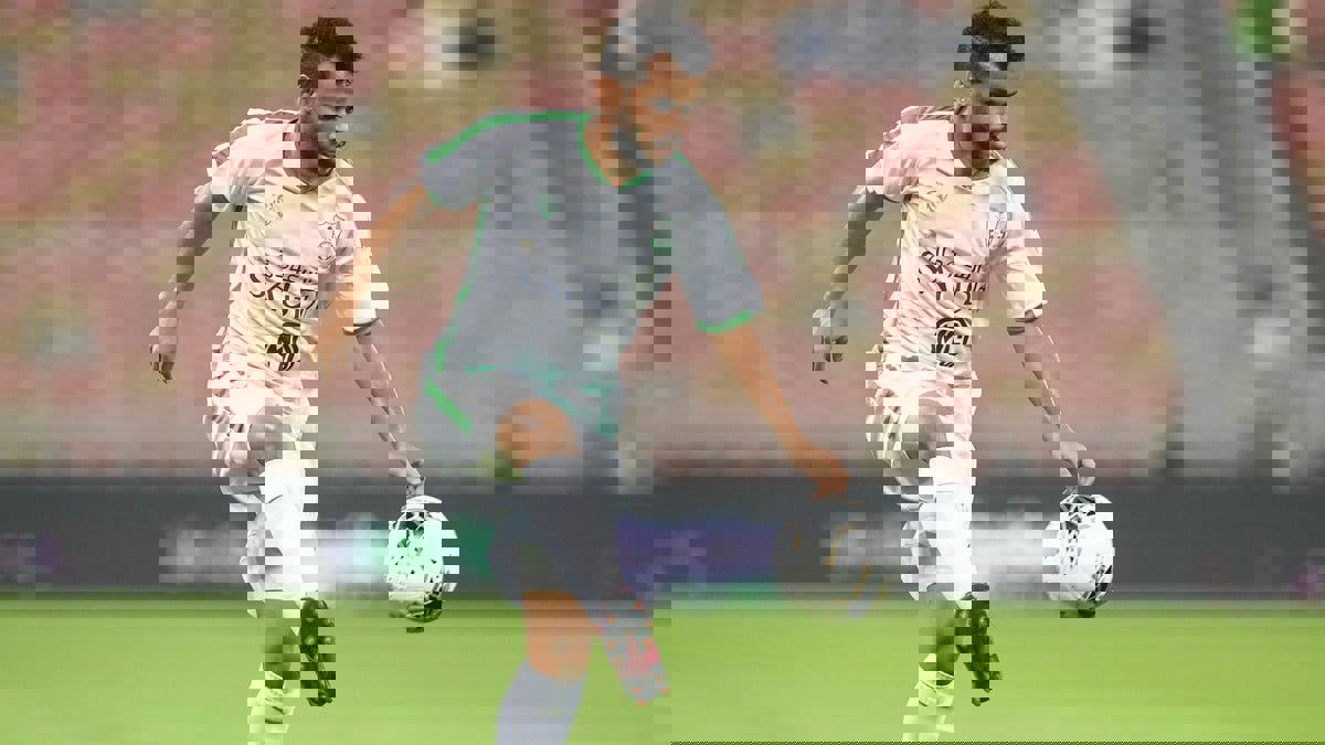 والد عبدالفتاح عسيري: لم نتفاوض مع أي ناد ولن نسمح بذلك