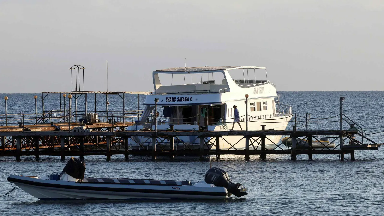 لليوم الثالث.. السلطات المصرية تبحث عن مفقودين في غرق قارب