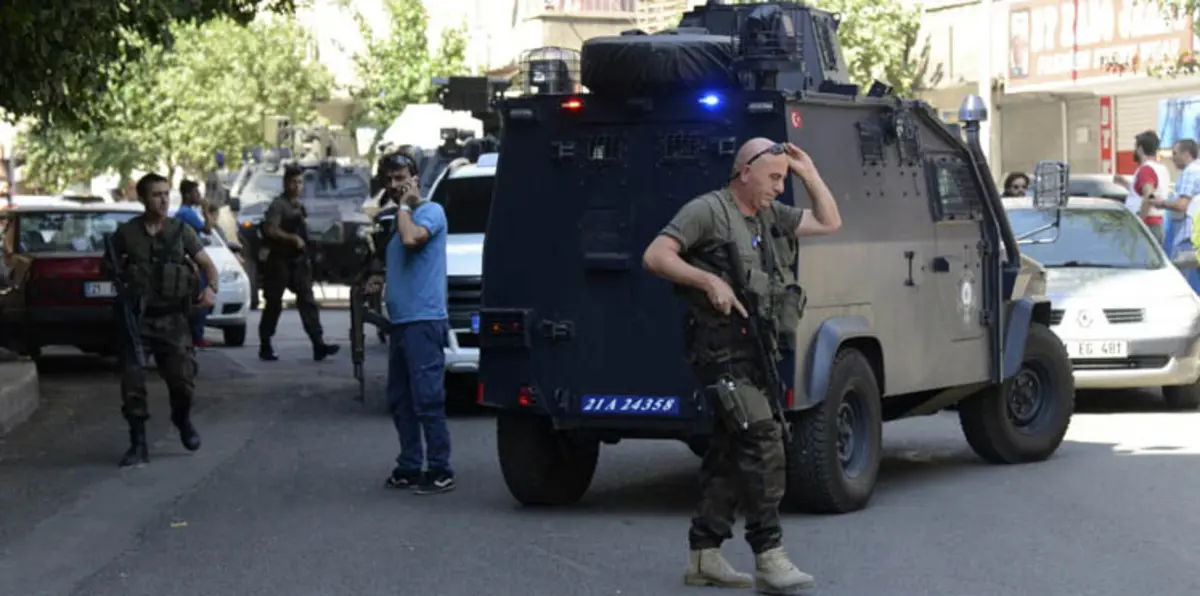 تركيا توقف أكثر من 9000 شرطي بتهم تتعلق بالانقلاب الفاشل