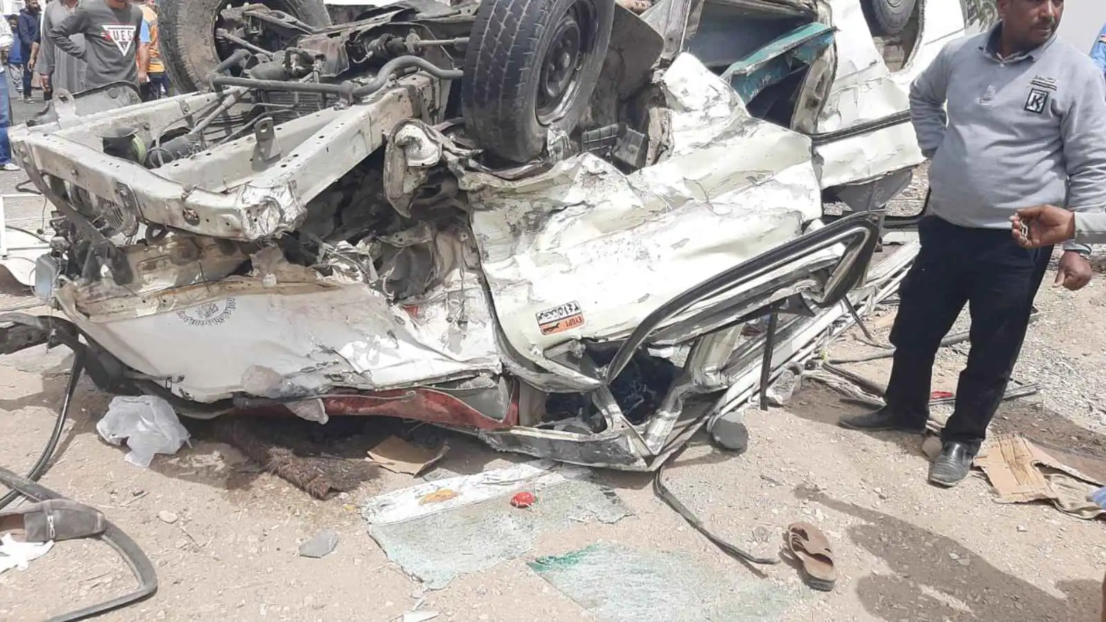 مصرع شخصين و23 مصاباً إثر انقلاب حافلة رحلات جنوبي مصر