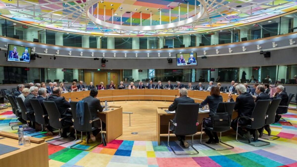 فيفي عبده توضح حقيقة تدريسها الرقص الشرقي في السعودية