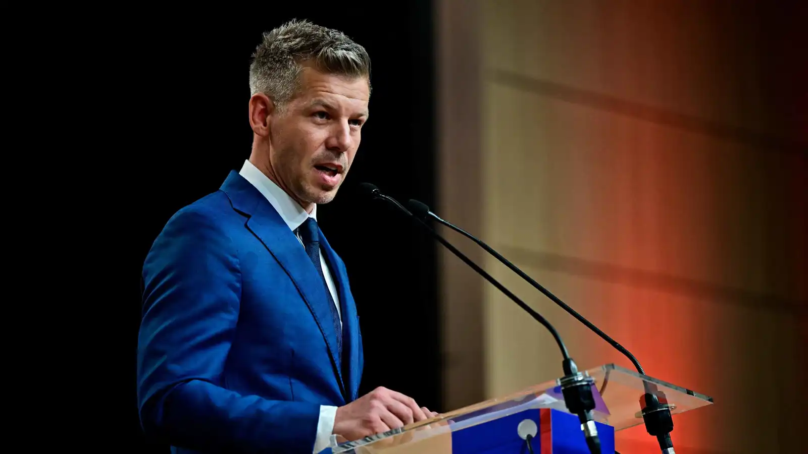 ماغيار يطالب أوروبا بإعادة المليارات المجرية المجمدة