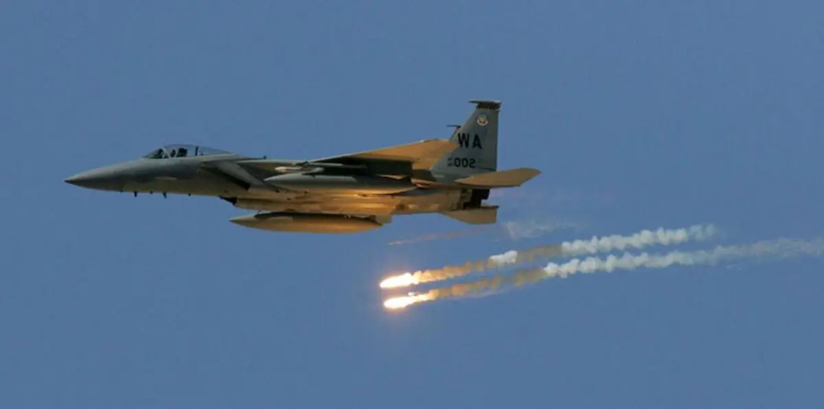 طائرات التحالف تدمر مصنع صواريخ للحوثيين في صنعاء