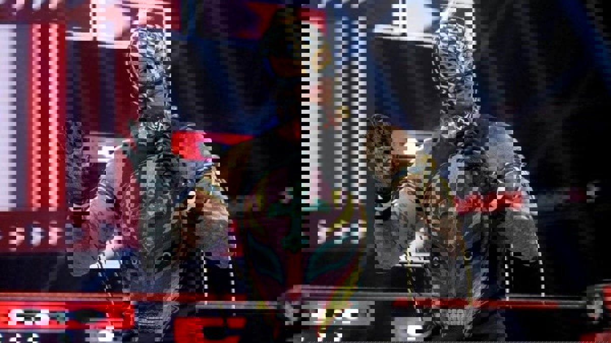 أسطورة WWE ري ميستيريو يعتزل في عرض راو الأسبوع المقبل