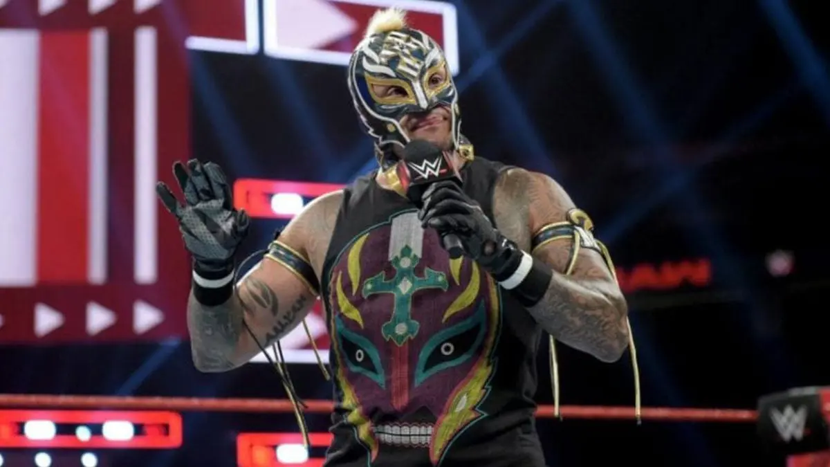 أسطورة WWE ري ميستيريو يعتزل في عرض راو الأسبوع المقبل