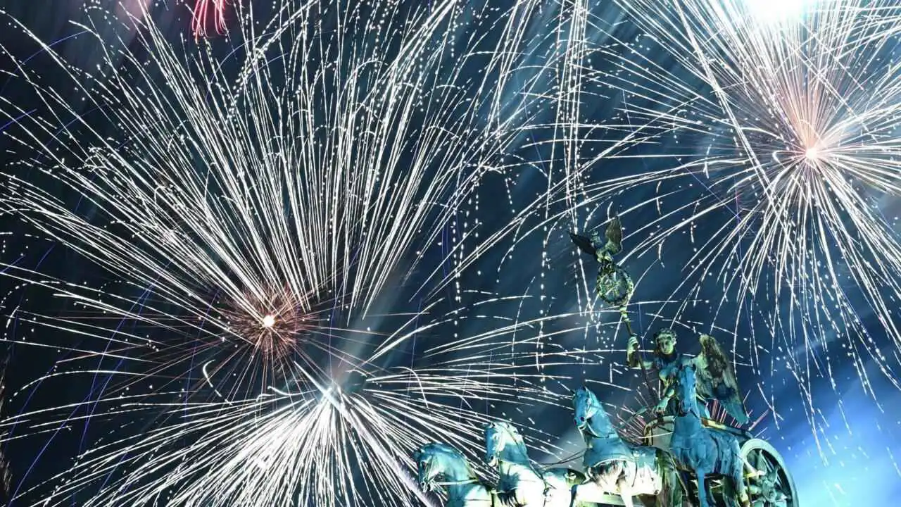 مدن أوروبية تدشن 2026 بحوادث مأساوية وعنف خلال احتفالات رأس السنة (فيديو)