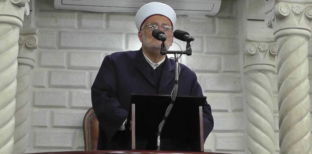 إصابة خطيب الأقصى الشيخ عكرمة صبري بمواجهات عند "باب الأسباط" في القدس