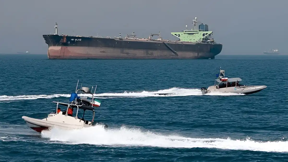 "طوق ناري" أمريكي يخنق اقتصاد إيران بتعطيل التجارة عبر هرمز