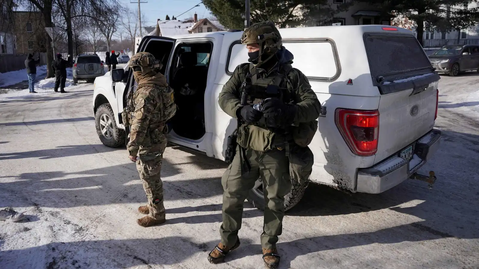 وسط اتهامات التزوير.. ترامب يلوح بنشر عناصر الهجرة خلال الانتخابات