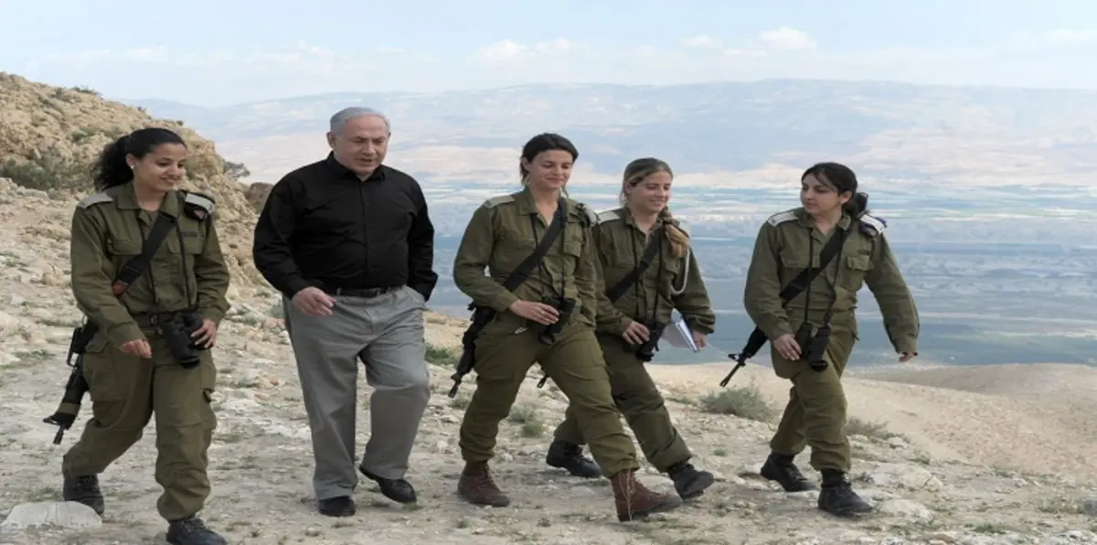 عسكريون يحذرون من تقديم المجندات  الإسرائيليات "هدية" لحماس (صور وفيديو)