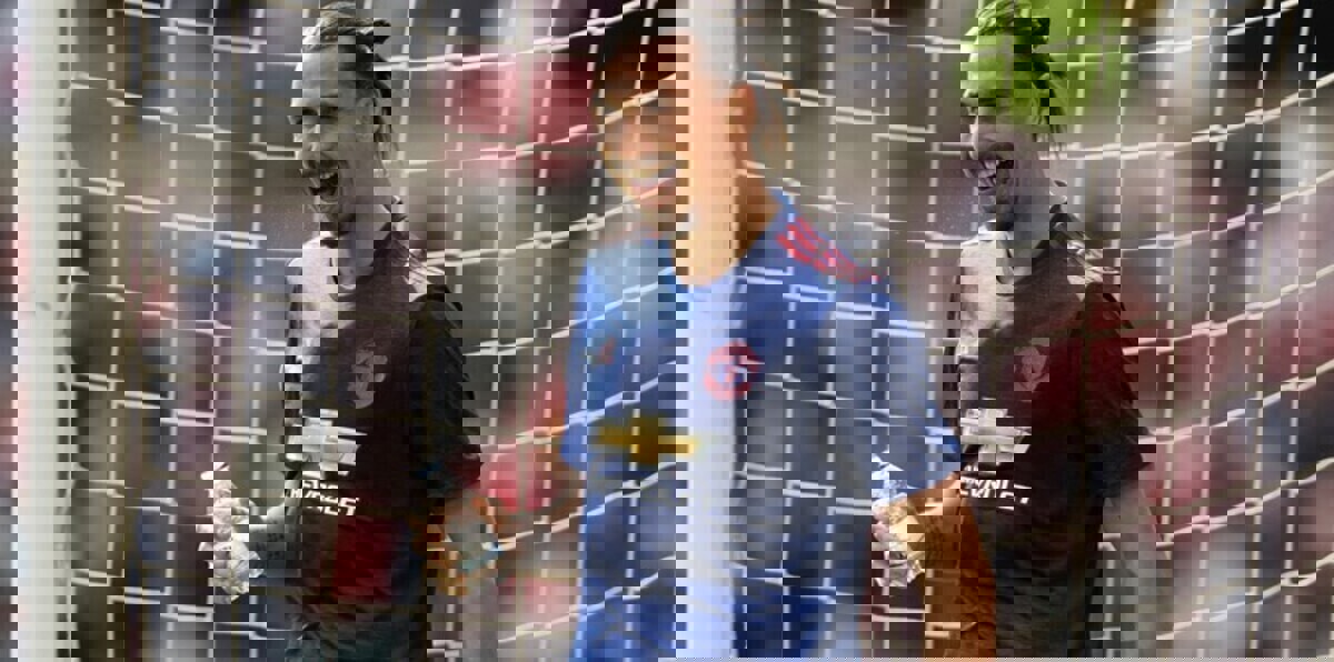 إبراهيموفيتش يخضع لجراحة ناجحة في الركبة