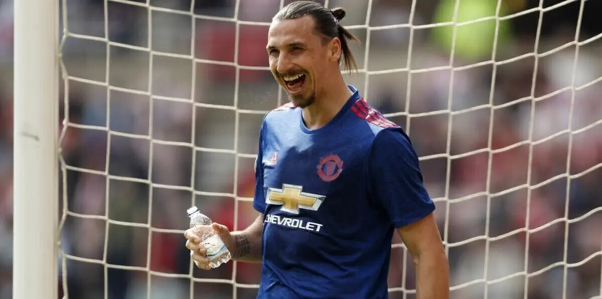 إبراهيموفيتش يخضع لجراحة ناجحة في الركبة