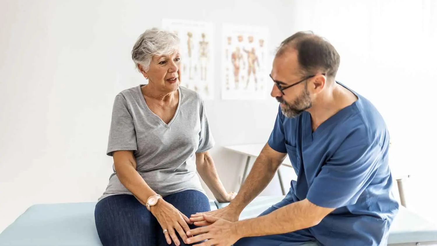 "برودة الشتاء".. نصائح لتحفيف آلام المفاصل لدى كبار السن