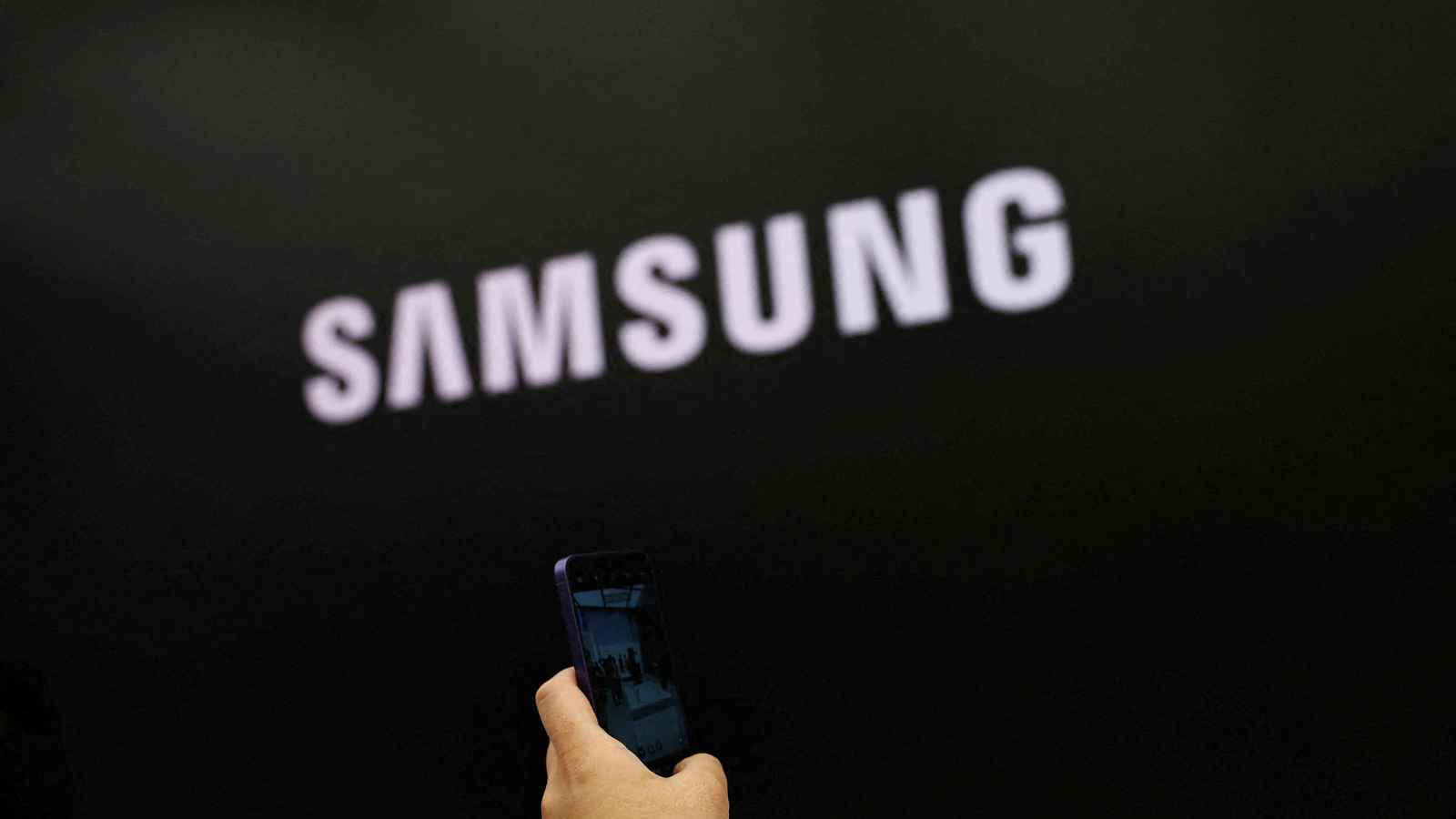 "سامسونغ" تكشف عن أحدث نموذج للذكاء الاصطناعي