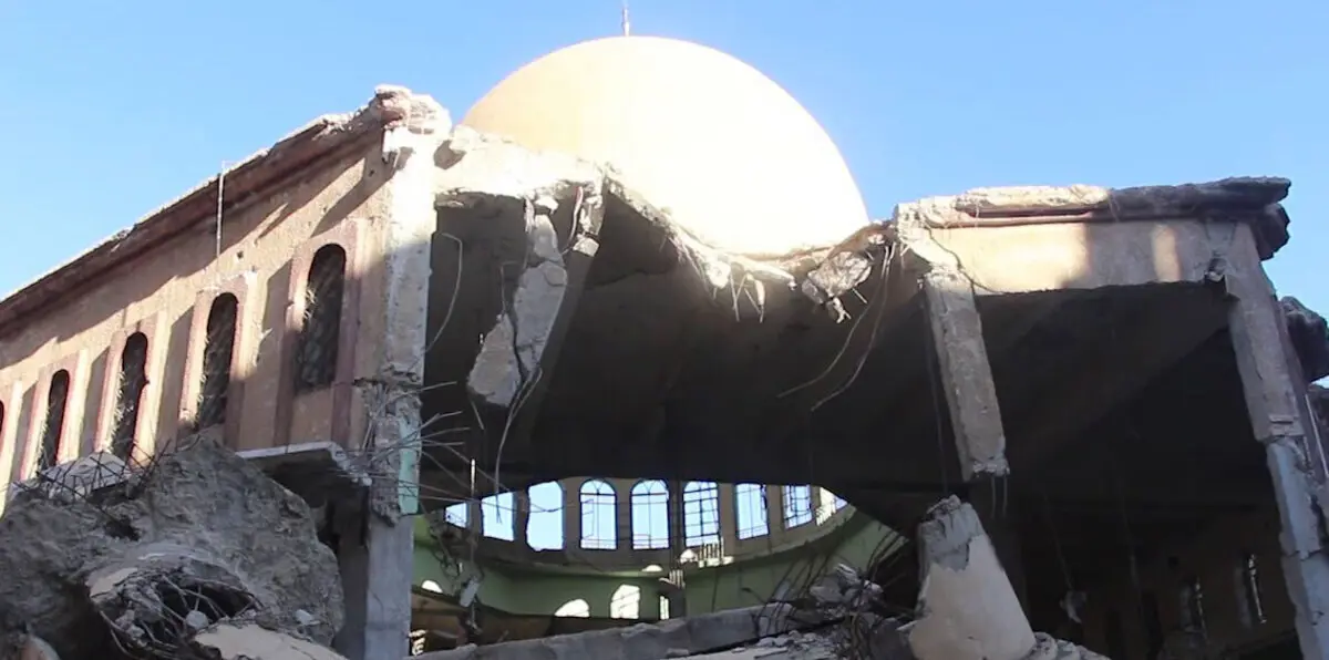 في الغوطة الشرقية.. "أبو غسان" إمام ومأموم بمسجده المدمر‎