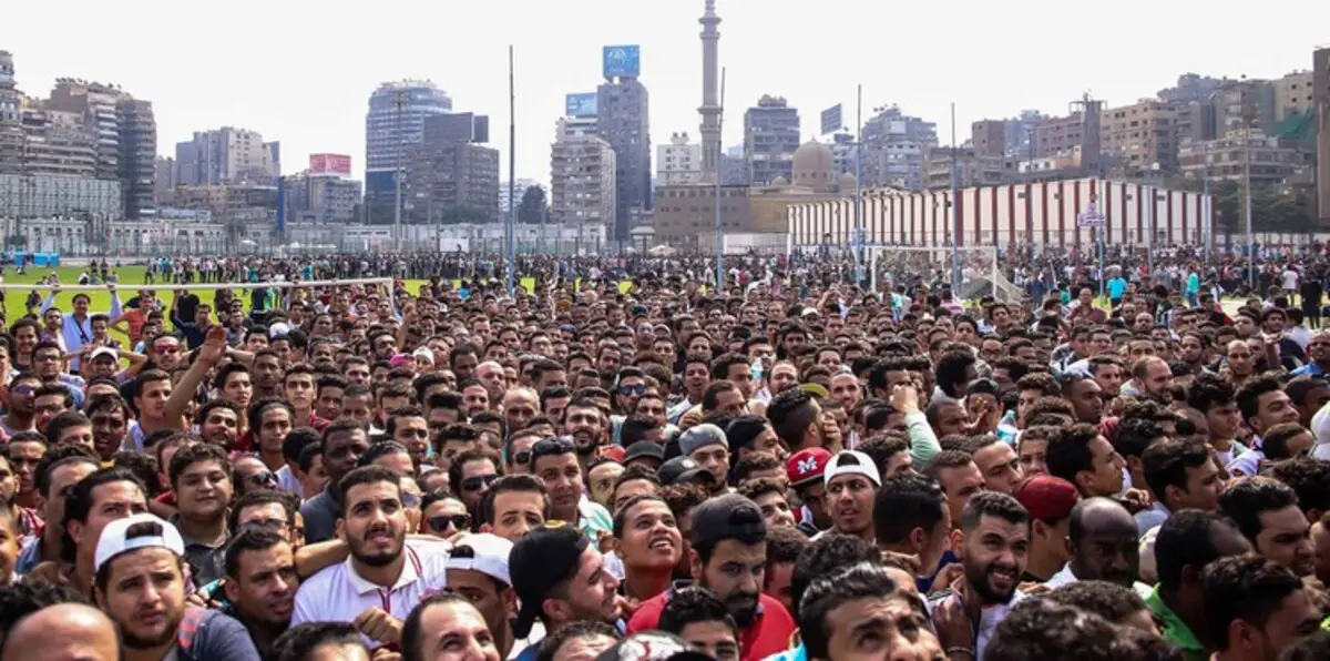 جماهير الزمالك تقتحم النادي بحثًا عن تذاكر النهائي الأفريقي